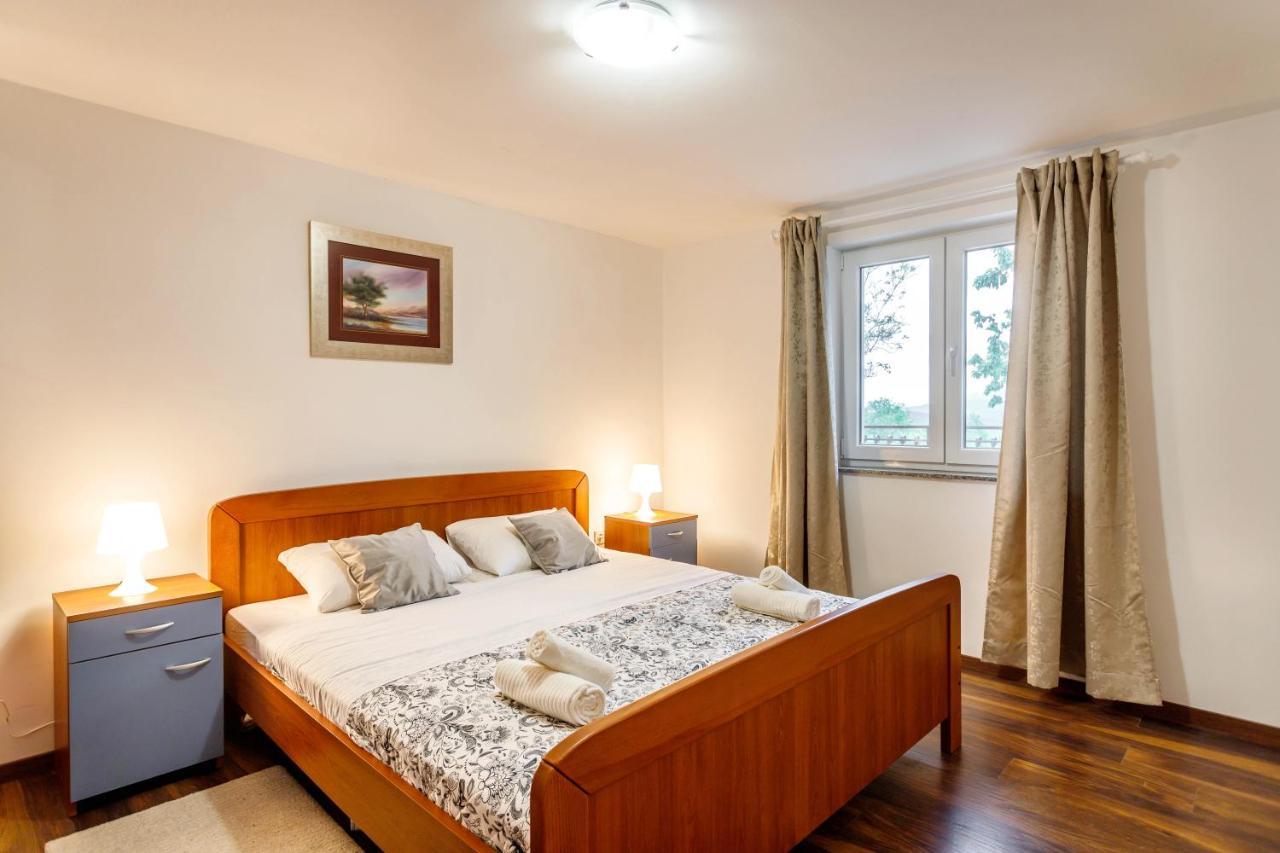 Casa Di Oliva-House With Heated Pool & Jacuzzi In Trilj, Croatia Villa Exteriör bild