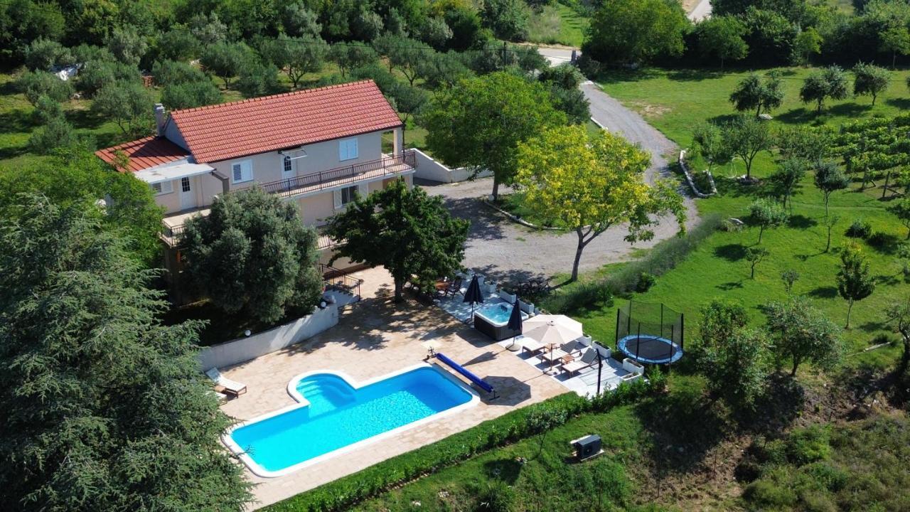 Casa Di Oliva-House With Heated Pool & Jacuzzi In Trilj, Croatia Villa Exteriör bild