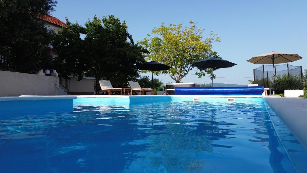 Casa Di Oliva-House With Heated Pool & Jacuzzi In Trilj, Croatia Villa Exteriör bild
