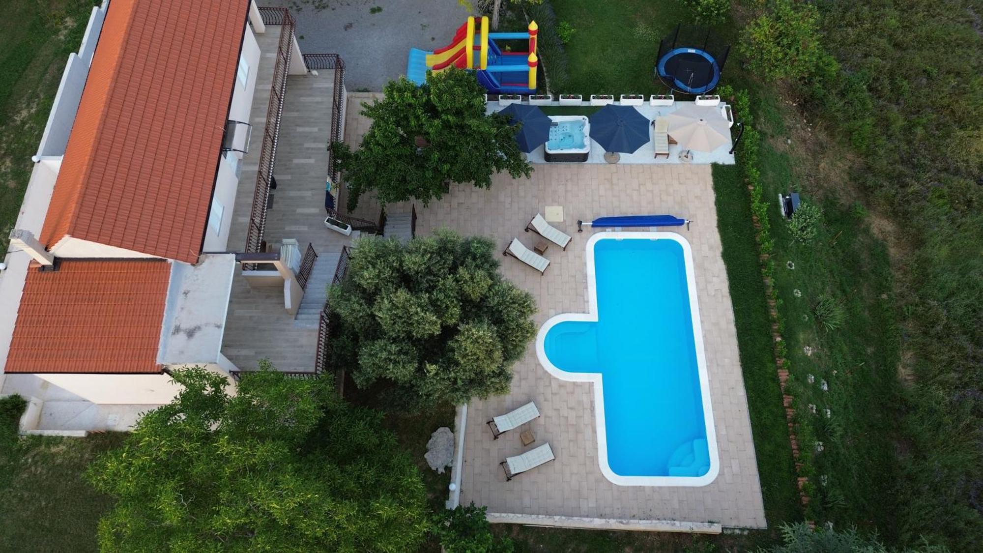 Casa Di Oliva-House With Heated Pool & Jacuzzi In Trilj, Croatia Villa Exteriör bild